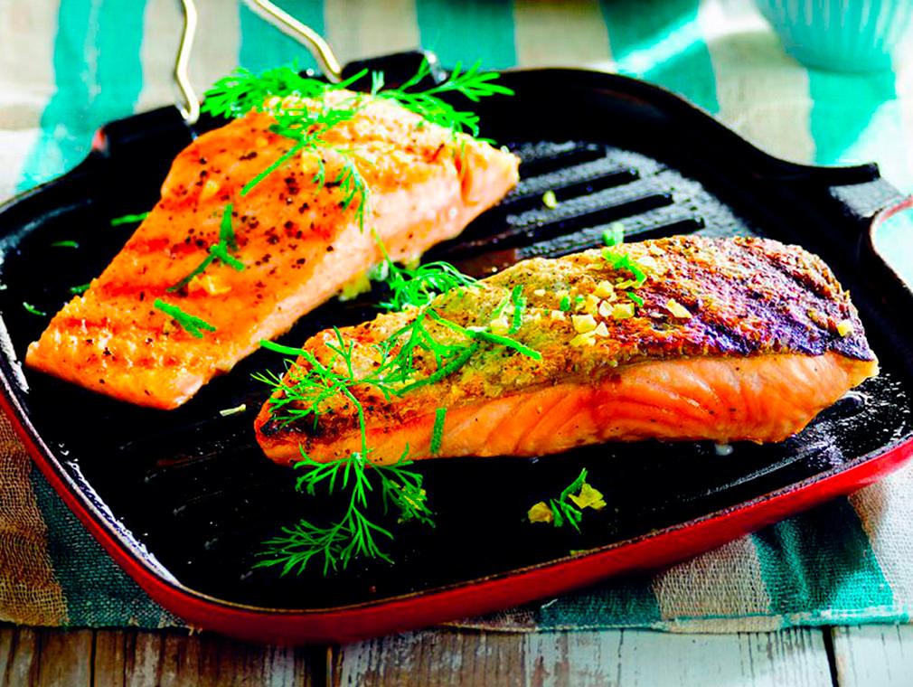Zalmfilets met oosterse salade
