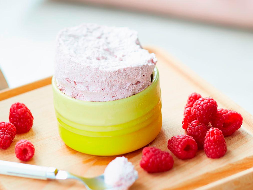 IJssoufflé met rode vruchten