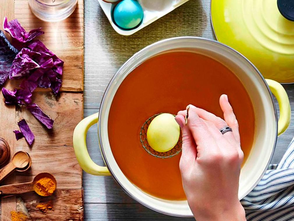 Kleur paaseitjes met Le Creuset