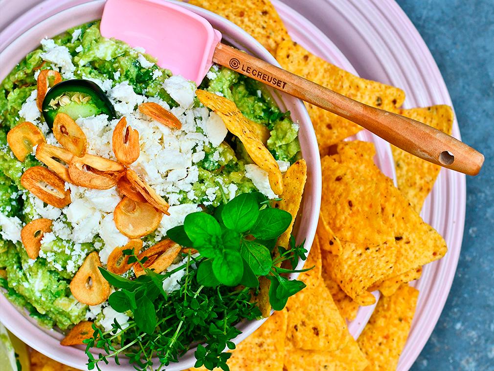 Crispy garlic guacamole