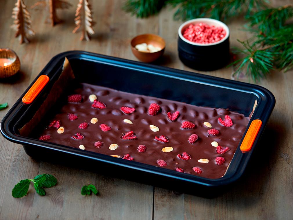 Chocolade-noga met frambozen en munt