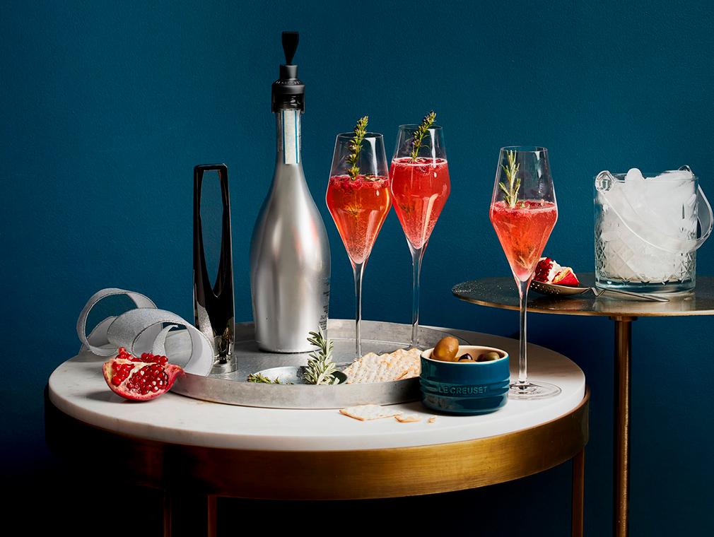 De Signature Cocktail met granaatappel en rozemarijn