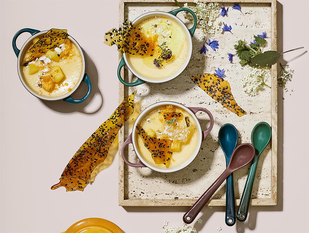 Kokosyoghurt uit de oven met Kardemom, Gekonfijte Gember en Sesamkoekjes