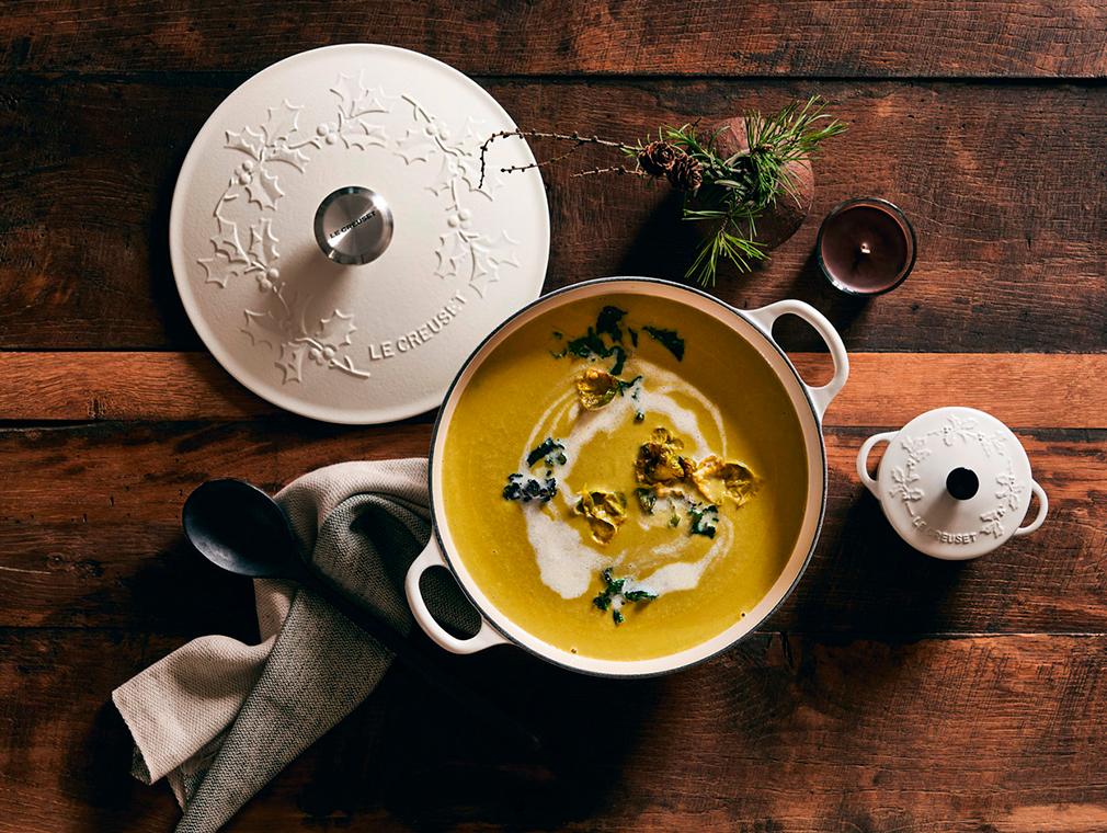 Spruitjessoep met curry en kokosmelk