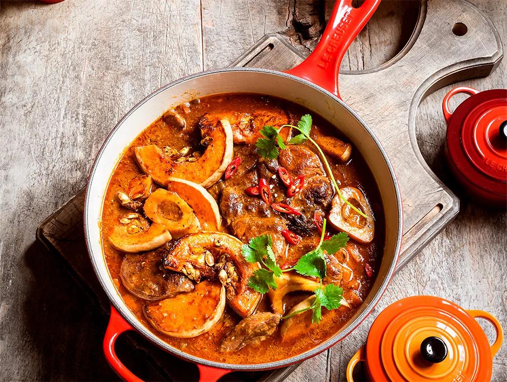 Runderstoof met gebruinde boter, miso, gember en geroosterde flespompoen