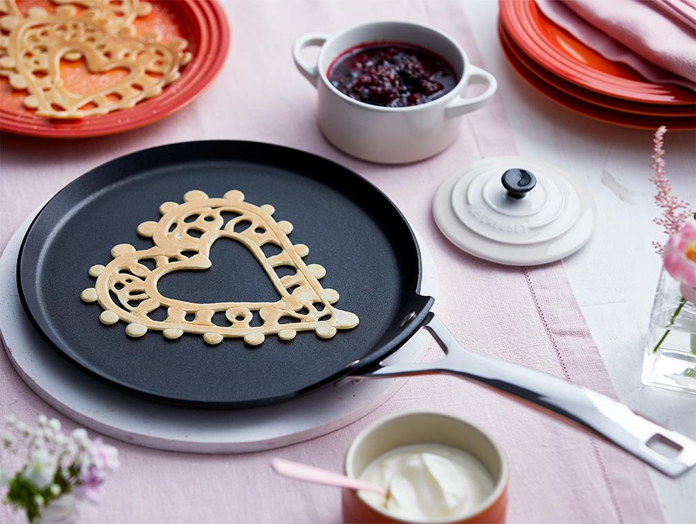 Kantpannenkoeken met Bessencompote & Slagroom