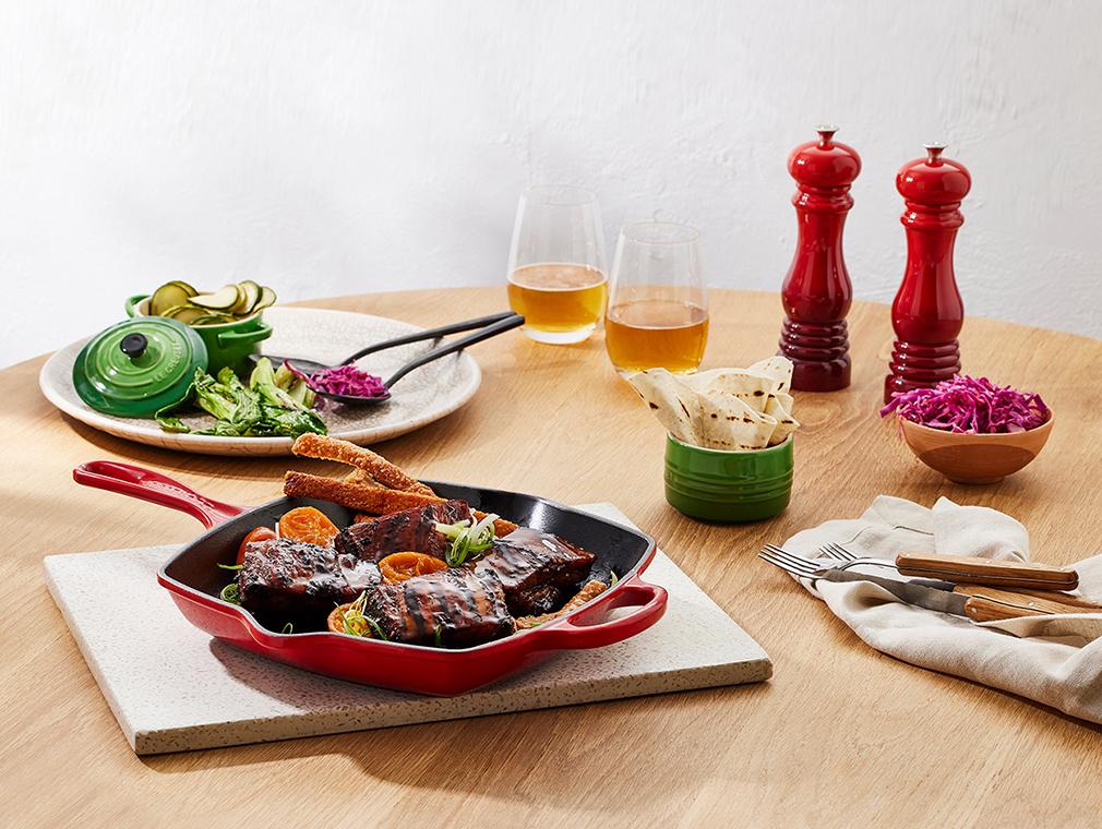 Buikspek met frisse rodekoolsalade