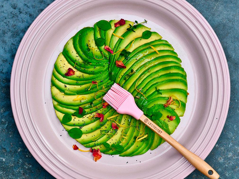 Avocado Carpaccio met gemarineerde kruiden & citroen geitenkaas